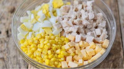 Салат с кукурузой консервированной